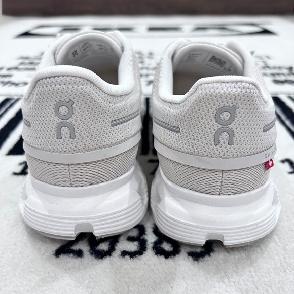 On Cloud 6 Women Running Casual Shoes - Pearl White Colorway - Picture 5 of 9